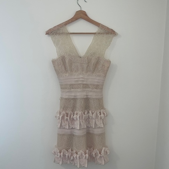 BCBGMaxAzria Dresses & Skirts - Bcbg maxazria 0 Xs beige lace bodycon tea dress bodycon party sexy